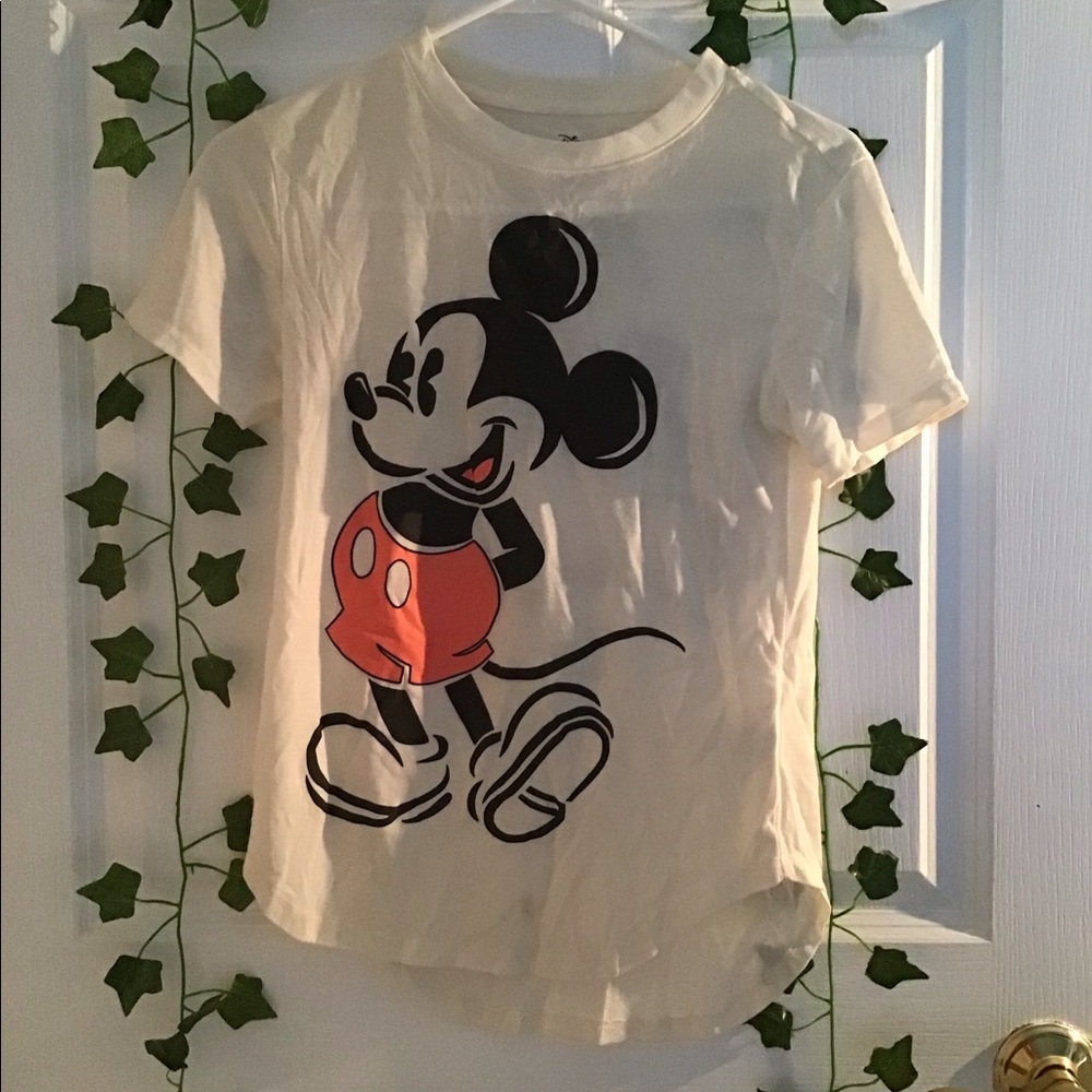 Graphic T-shirt 🤍